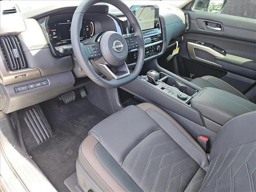 2025 Nissan Pathfinder Platinum 4WD