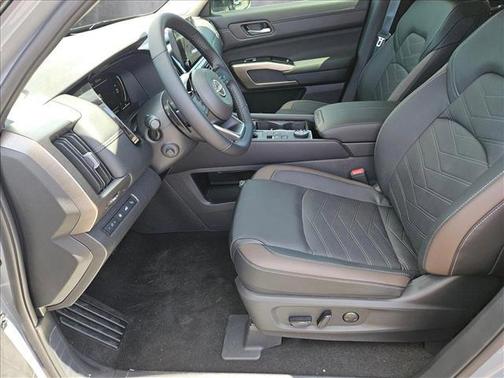 2025 Nissan Pathfinder Platinum 4WD