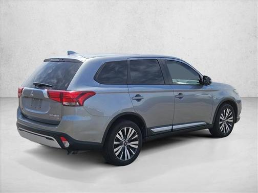 Silver/Gray 2019 Mitsubishi Outlander SE