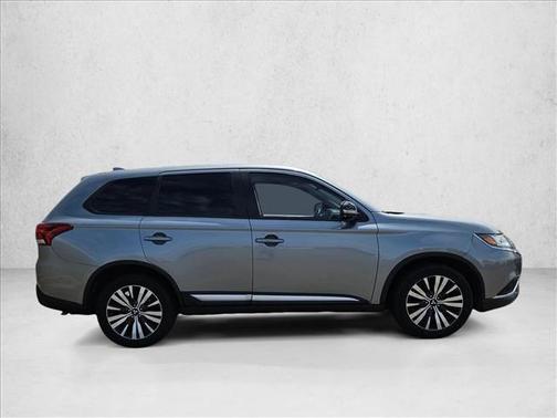 Silver/Gray 2019 Mitsubishi Outlander SE