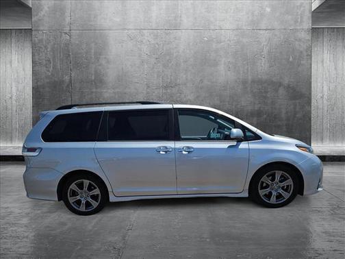 2019 Toyota Sienna SE