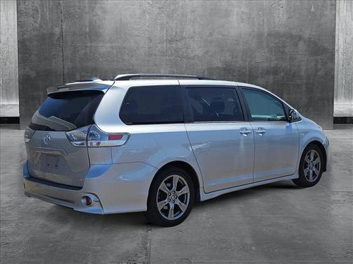 2019 Toyota Sienna SE