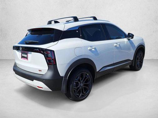 Aspen White Tricoat 2026 Nissan Kicks SR
