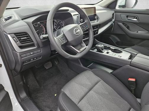 Everest White Pearl Tricoat 2026 Nissan Rogue SV
