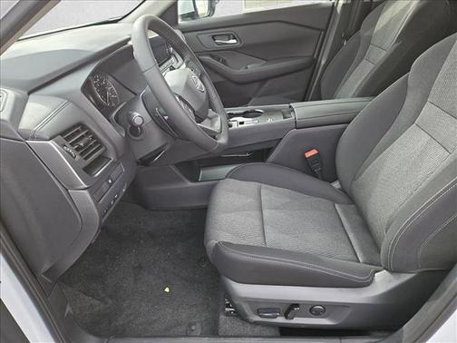 Everest White Pearl Tricoat 2026 Nissan Rogue SV
