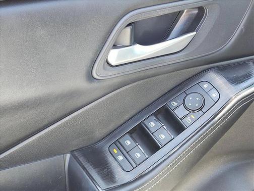 Everest White Pearl 2024 Nissan Rogue SV