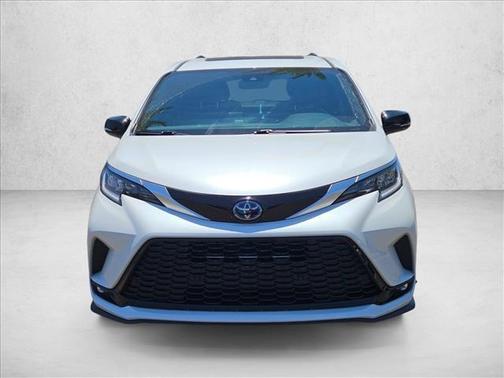 Wind Chill Pearl 2023 Toyota Sienna XSE 7 Passenger
