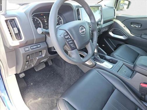 2025 Nissan Frontier SL
