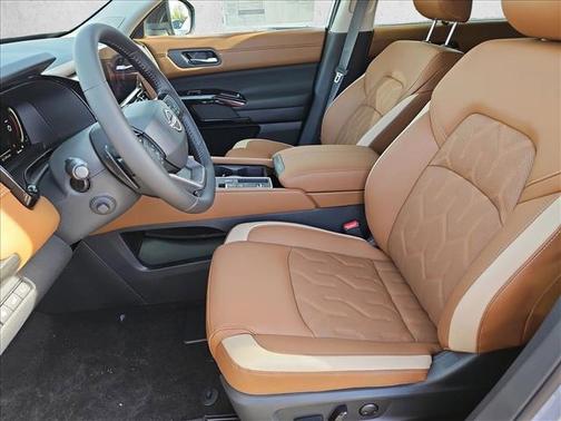 Boulder Gray Pearl/Super Black 2026 Nissan Pathfinder Platinum