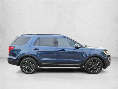 Blue Jeans Metallic 2017 Ford Explorer XLT