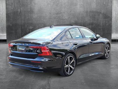 2024 Volvo S60 B5 Plus Dark Theme