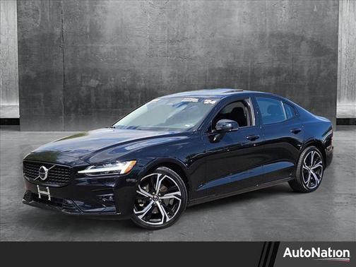 2024 Volvo S60 B5 Plus Dark Theme