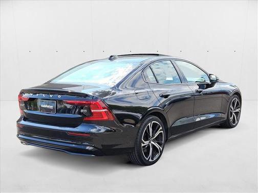 2024 Volvo S60 B5 Plus Dark Theme