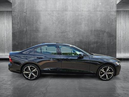 2024 Volvo S60 B5 Plus Dark Theme