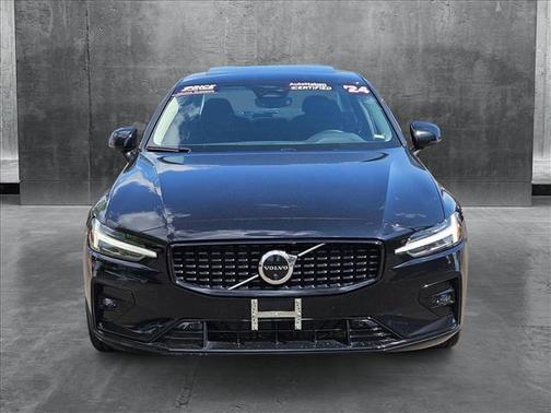 2024 Volvo S60 B5 Plus Dark Theme