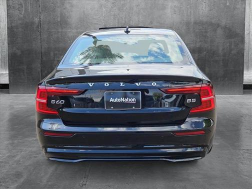 2024 Volvo S60 B5 Plus Dark Theme