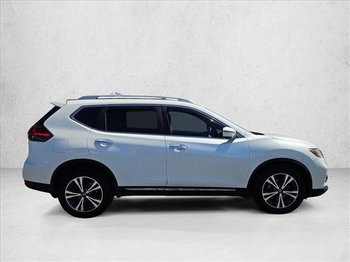 Pearl White 2017 Nissan Rogue SL