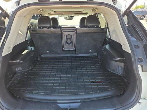 Pearl White 2017 Nissan Rogue SL