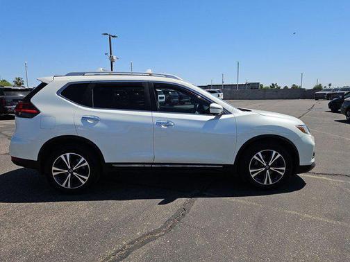 Pearl White 2017 Nissan Rogue SL