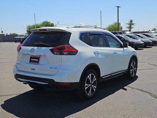 Pearl White 2017 Nissan Rogue SL