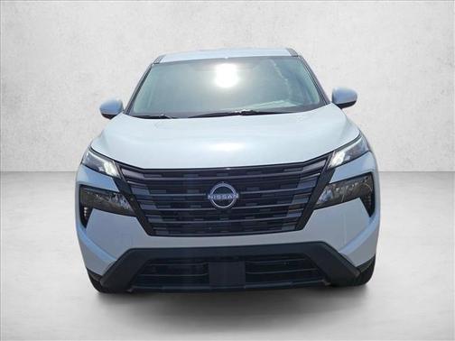 Everest White Pearl Tricoat 2026 Nissan Rogue SV