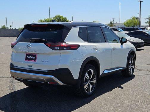 Pearl White Tricoat/Super Black 2021 Nissan Rogue Platinum