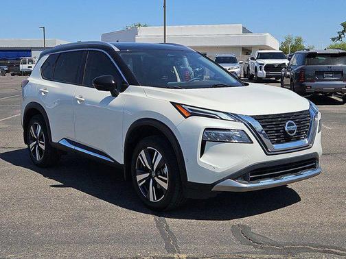 Pearl White Tricoat/Super Black 2021 Nissan Rogue Platinum