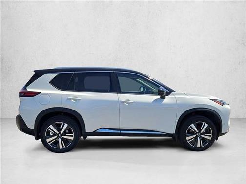 Pearl White Tricoat/Super Black 2021 Nissan Rogue Platinum