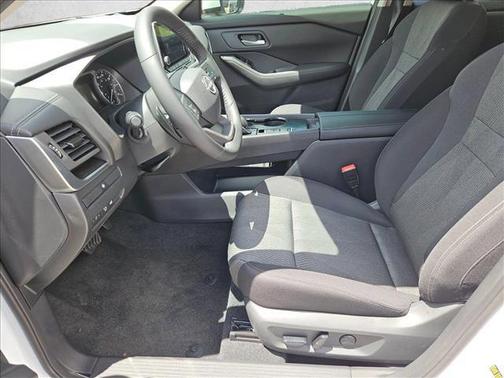 Everest White Pearl Tricoat 2026 Nissan Rogue SV