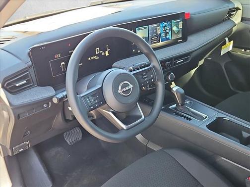 Gun Metallic 2027 Nissan Kicks S