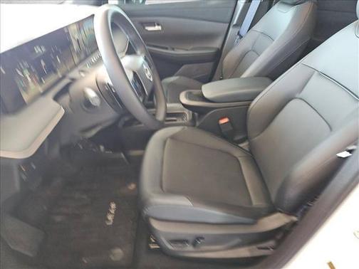Everest White Pearl Tricoat/Black 2026 Nissan Leaf SV+