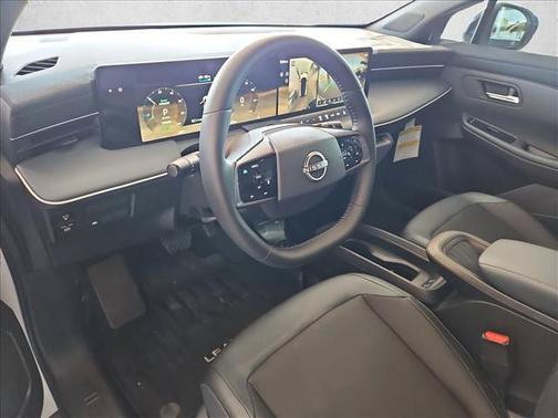 Everest White Pearl Tricoat/Black 2026 Nissan Leaf SV+
