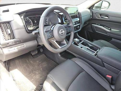 2025 Nissan Pathfinder SL FWD