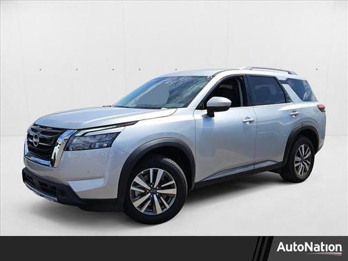 2025 Nissan Pathfinder SL FWD