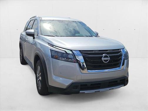 2025 Nissan Pathfinder SL FWD