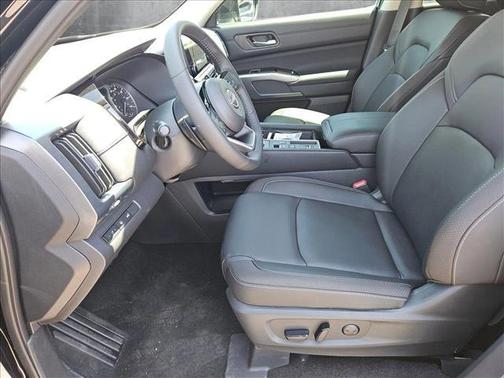 2025 Nissan Pathfinder SL FWD