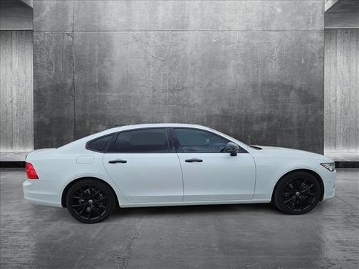2018 Volvo S90 T6 Momentum