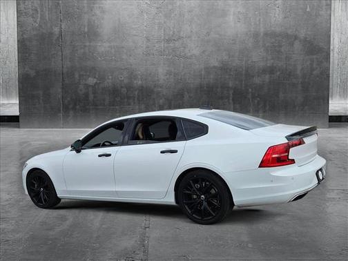 2018 Volvo S90 T6 Momentum
