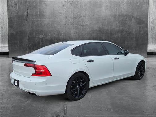 2018 Volvo S90 T6 Momentum