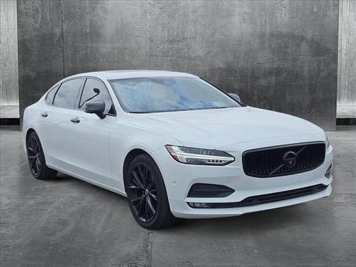 2018 Volvo S90 T6 Momentum