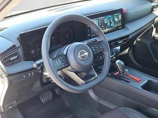 Aspen White Tricoat 2026 Nissan Kicks SR