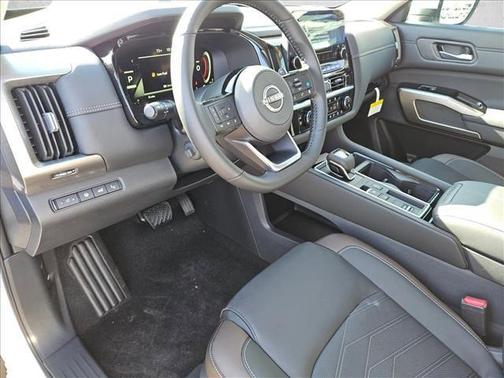 2025 Nissan Pathfinder Platinum FWD