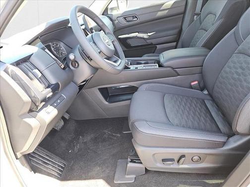 2025 Nissan Pathfinder SV FWD