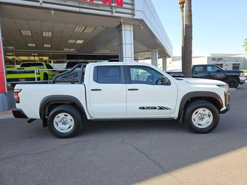 Glacier White 2024 Nissan Frontier SV