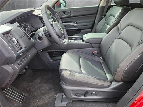 2025 Nissan Pathfinder SL FWD