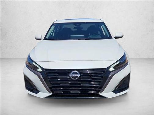 Pearl White Tricoat 2026 Nissan Altima SV FWD