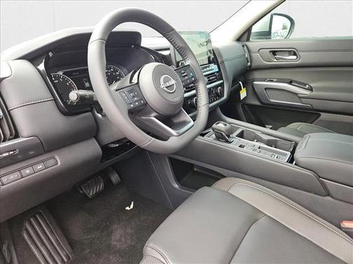2025 Nissan Pathfinder SL FWD