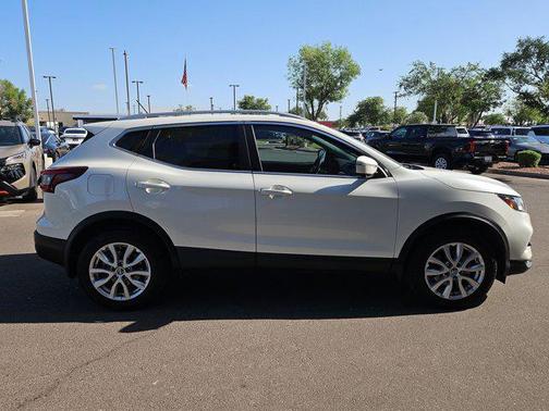 Pearl White Tricoat 2022 Nissan Rogue Sport SV