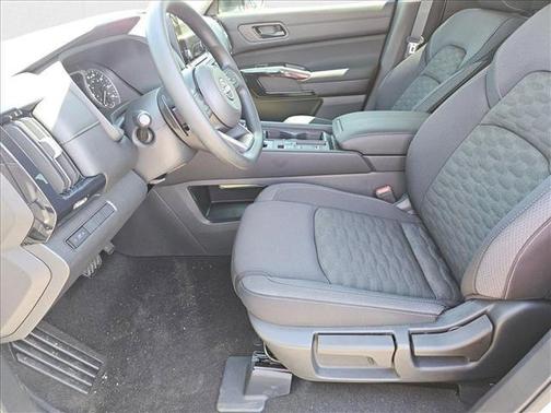 2025 Nissan Pathfinder S FWD