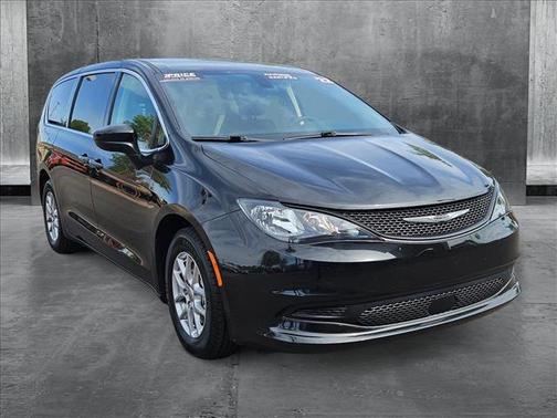 2022 Chrysler Voyager LX